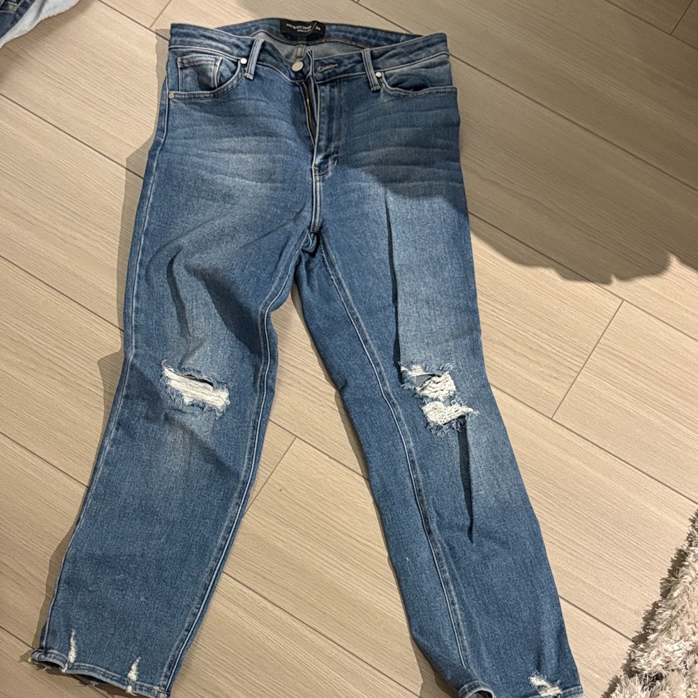 Just Black Distressed Cropped Jeans in Blue